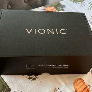 New never used Vionic Forever Black house slippers
